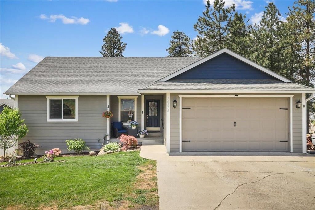 Property Photo: 10918 S Pinecroft Rd WA 99022