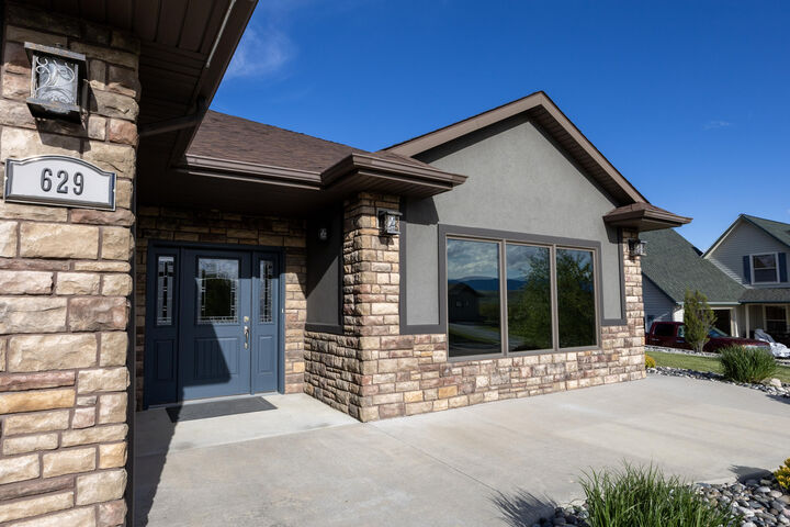 Property Photo:  629 Osprey Boulevard  WY 82801 