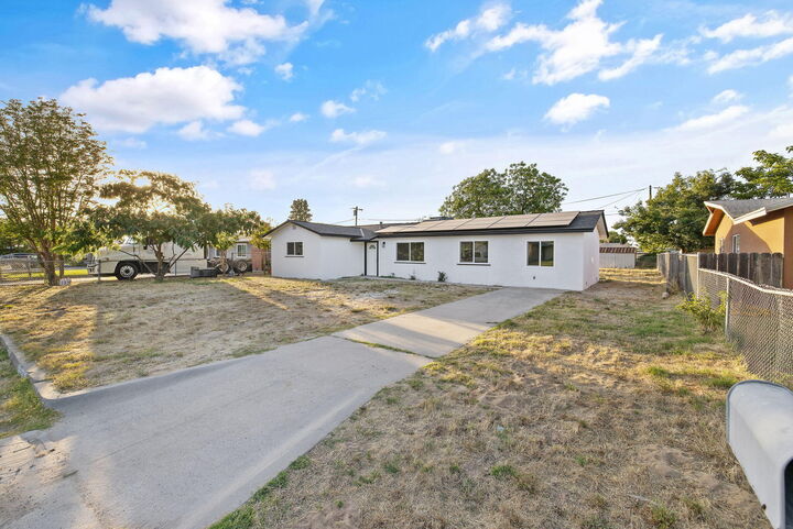 Property Photo:  8728 E Khan Street  CA 93662 