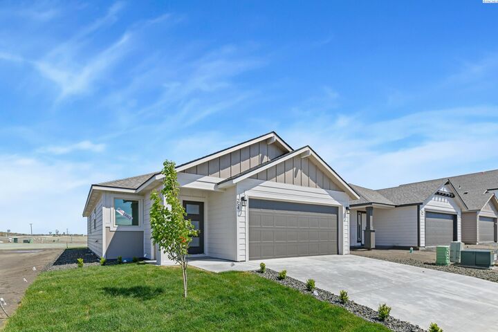 Property Photo:  254 N Dewberry Pl  WA 99336 