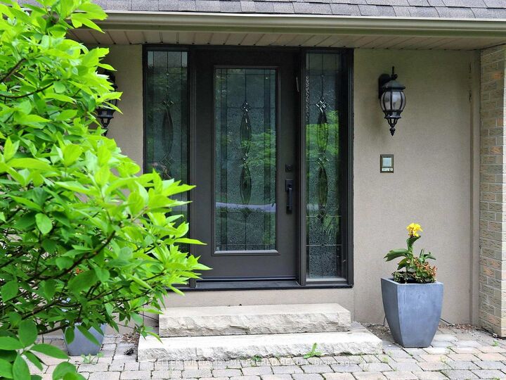 Property Photo: 544 Woodland Acres Crescent ON L6A 1G2