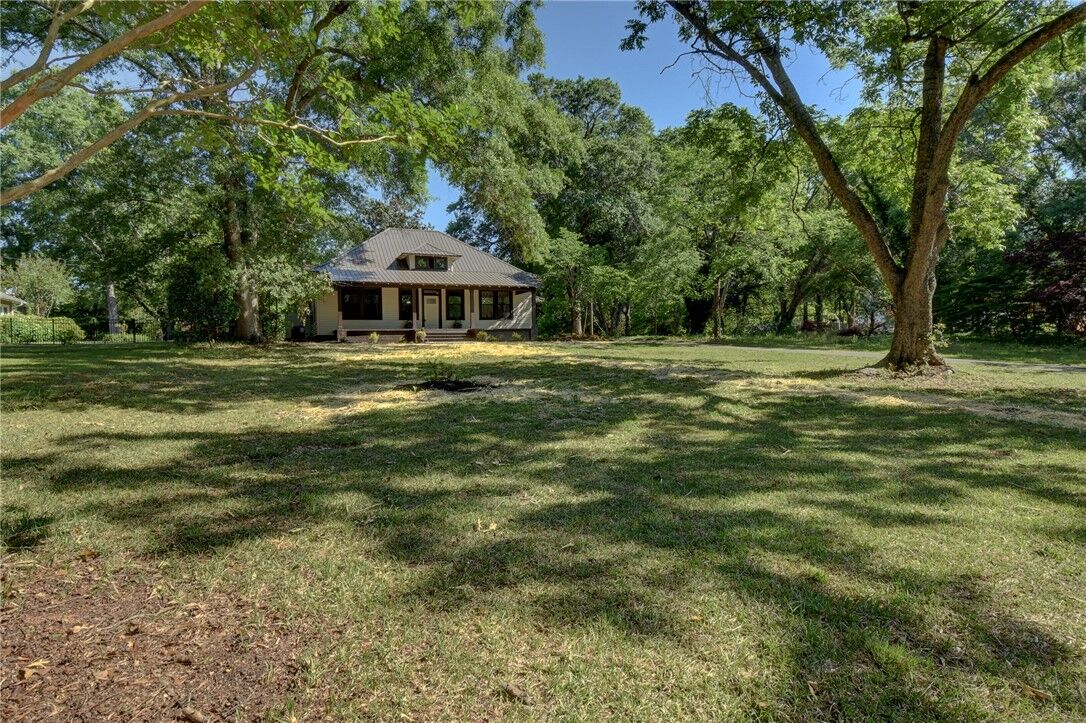 Property Photo:  205 Mountain View Street  SC 29693 