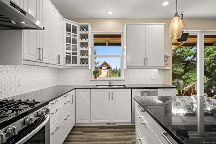 Property Photo: 405 Rockland Rd BC V9W 1N7