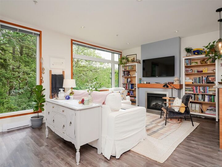 Property Photo:  170 Nursery Hill Dr 303  BC V9B 0P2 