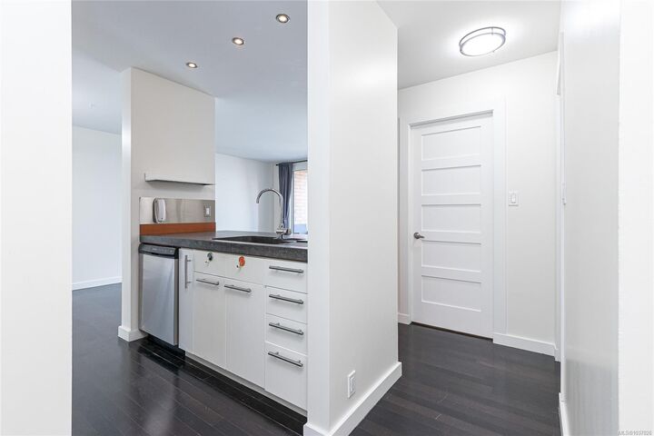 Property Photo:  1630 Quadra St 1005  BC V8W 3J5 