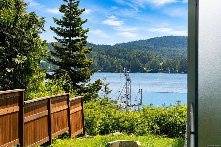 Property Photo:  1820 Maple Ave S 204  BC V9Z 0N9 