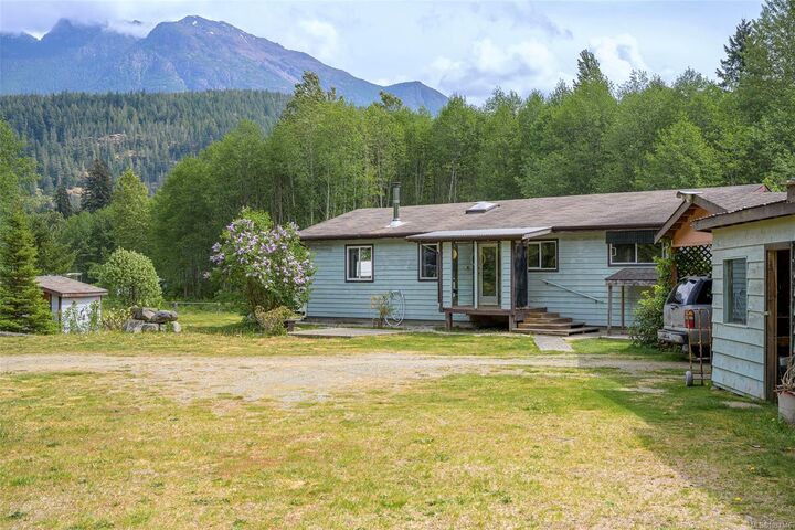 Property Photo:  400 Dyer Rd  BC V0P 1R0 