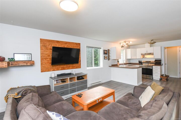2238 Tamarack Dr — photo 1