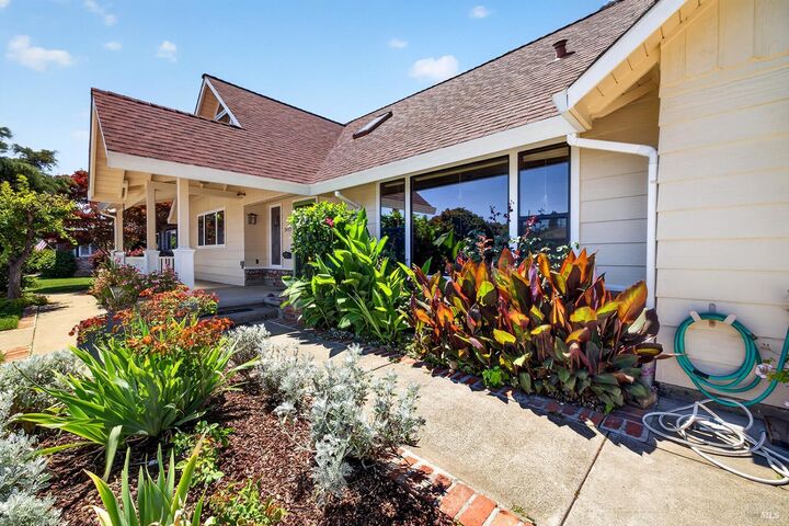 Property Photo:  2453 Delevan Way  CA 95404 