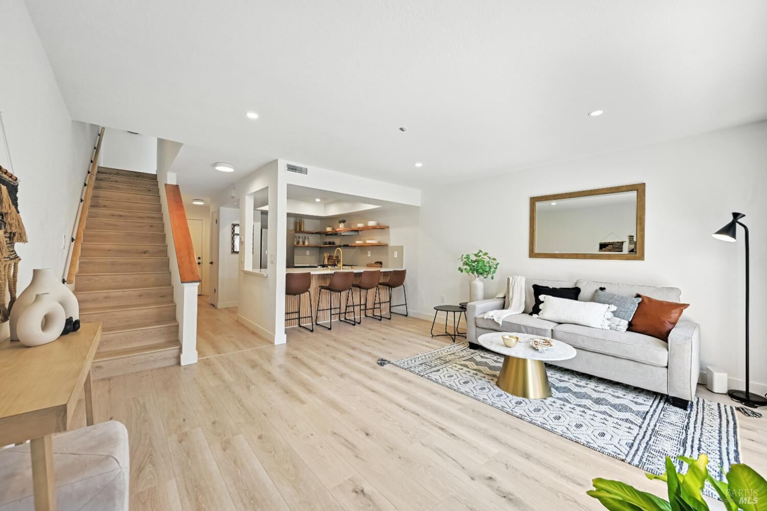 Property Photo:  409 North Street 7  CA 95448 