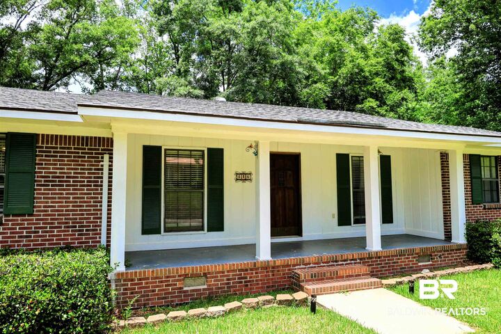 Property Photo:  826 Windsorwood Drive  AL 36784 