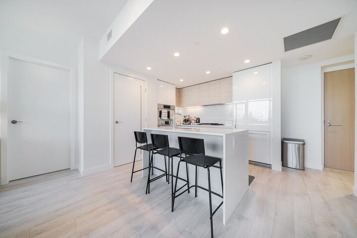 Property Photo: 2085 Skyline Court 305 BC V5C 0M6