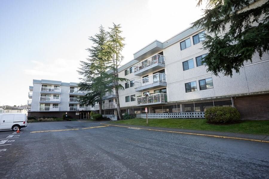 Property Photo:  6420 Buswell Street 110  BC V6Y 2G3 