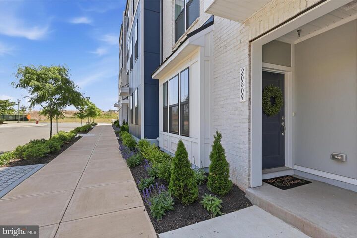 Property Photo: 20809 Wood Quay Drive VA 20166