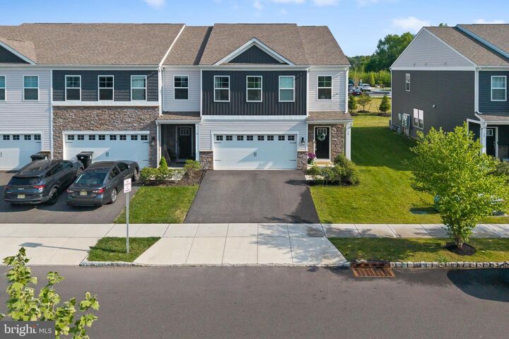 Property Photo:  10 Roberta Way  NJ 08055 