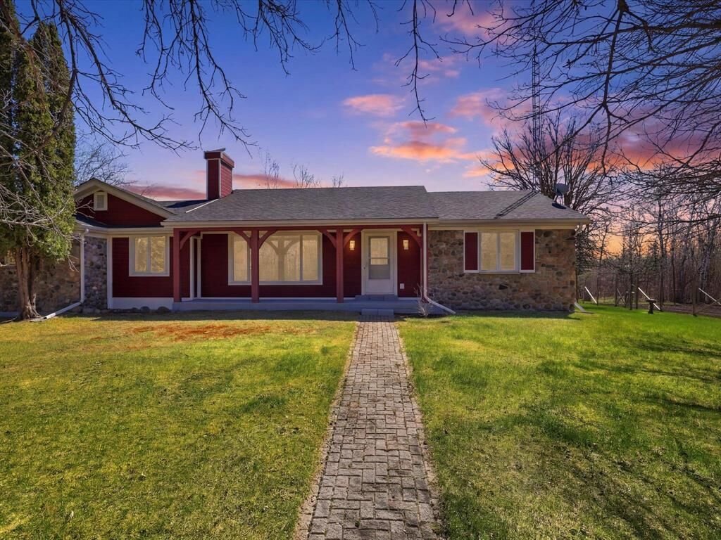 Property Photo:  71 St Raymond Road  MB R5H 1C1 