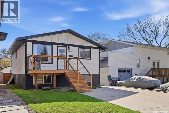 Property Photo:  1306 6th Avenue N  SK S7K 2T8 
