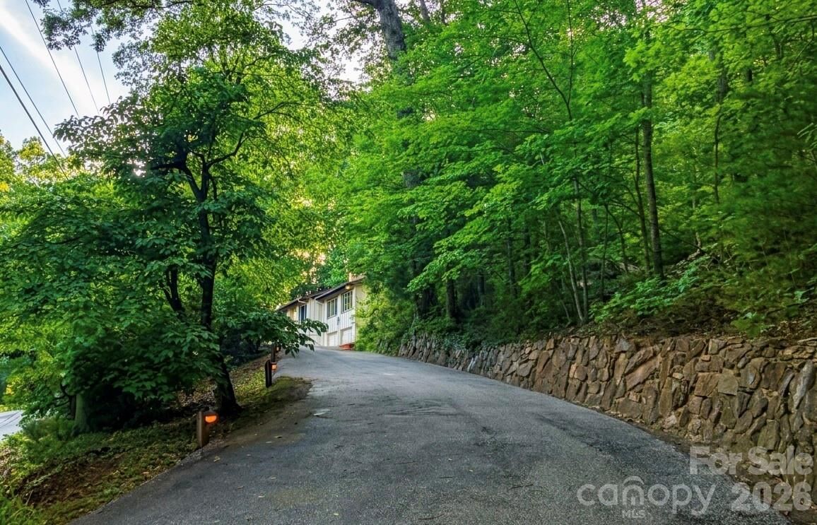 Property Photo:  506 Country Club Road  NC 28782 