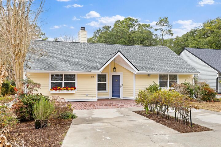 Property Photo:  1115 Honeysuckle Court  SC 29464 