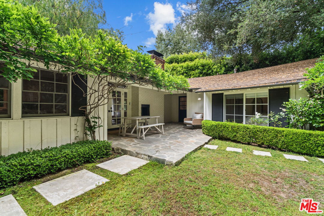 Property Photo: 2107 El Roble Ln CA 90210