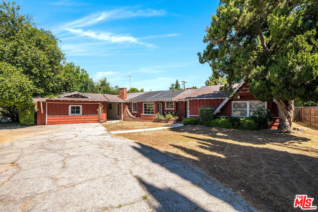 Property Photo: 22501 Victory Blvd CA 91307