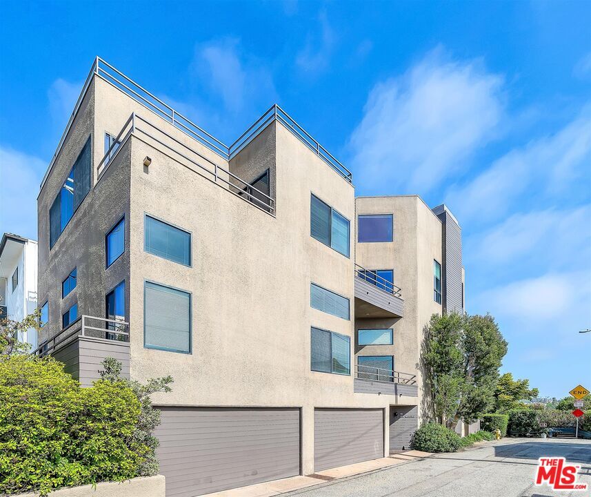 Property Photo: 15 Via Marina CA 90292
