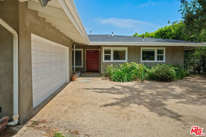 Property Photo:  1812 Manzanita Park Ave  CA 90265 