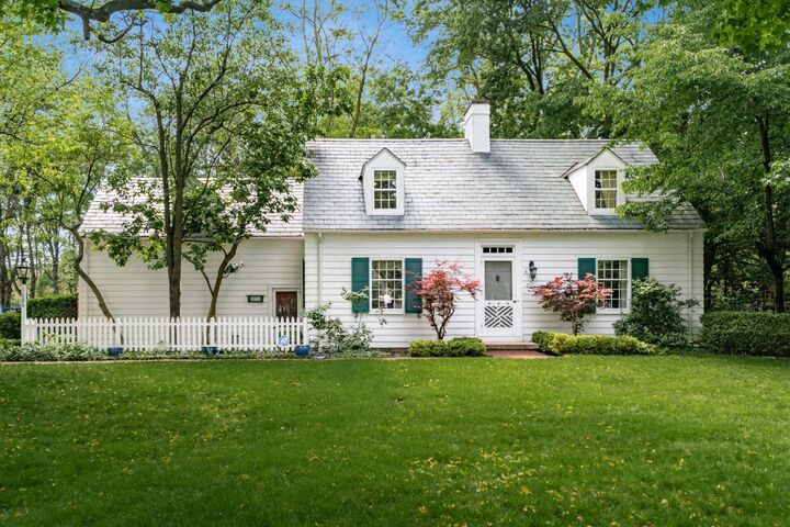 Property Photo:  1085 Shady Lane Road  OH 43213 
