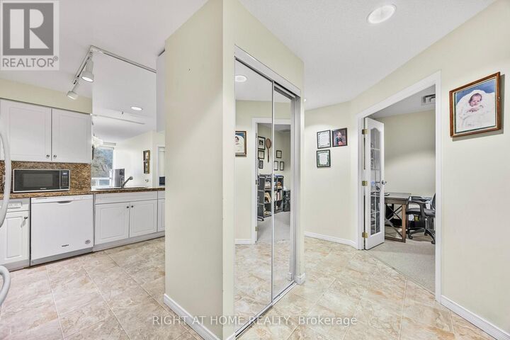 Property Photo: 74 Ross Street 53 ON L4N 1G3