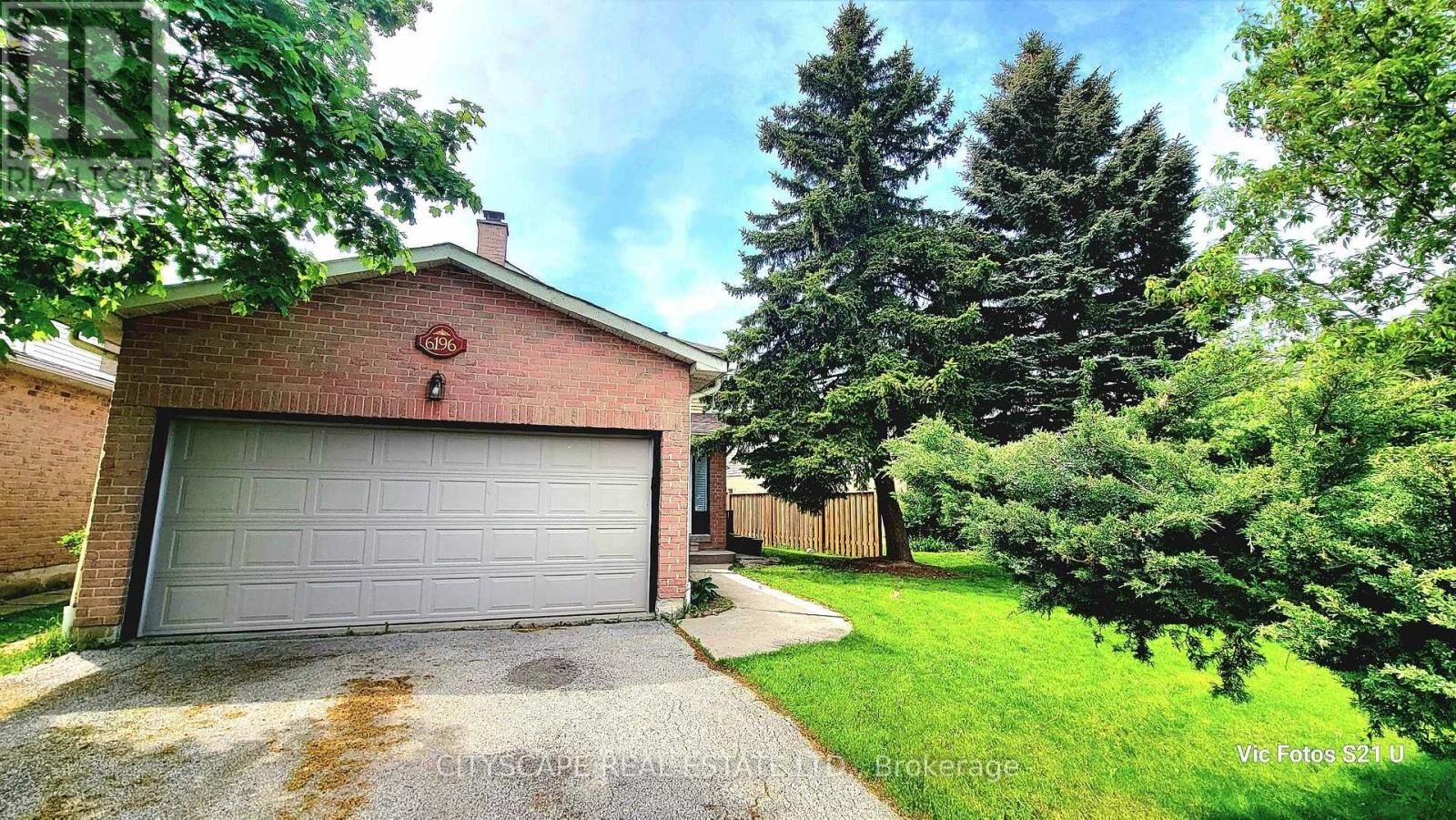 Property Photo: 6196 Millers Grove ON L5N 3C8