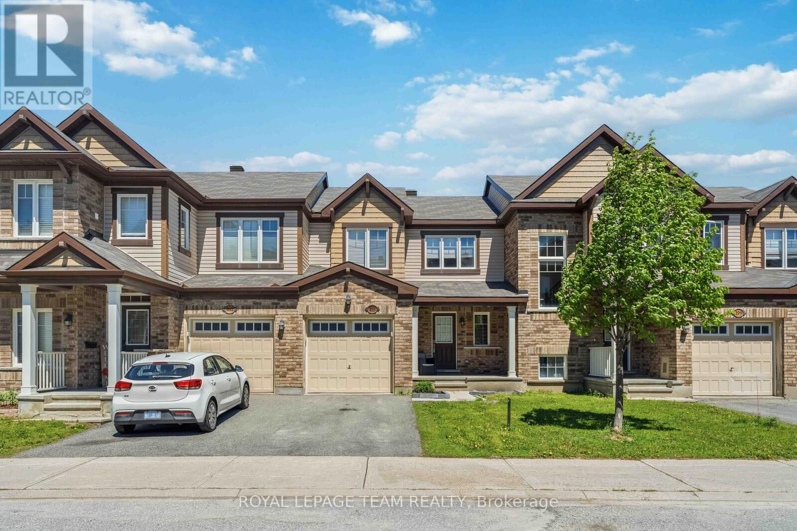 Property Photo:  231 Cayman Road  ON K2S 0N8 