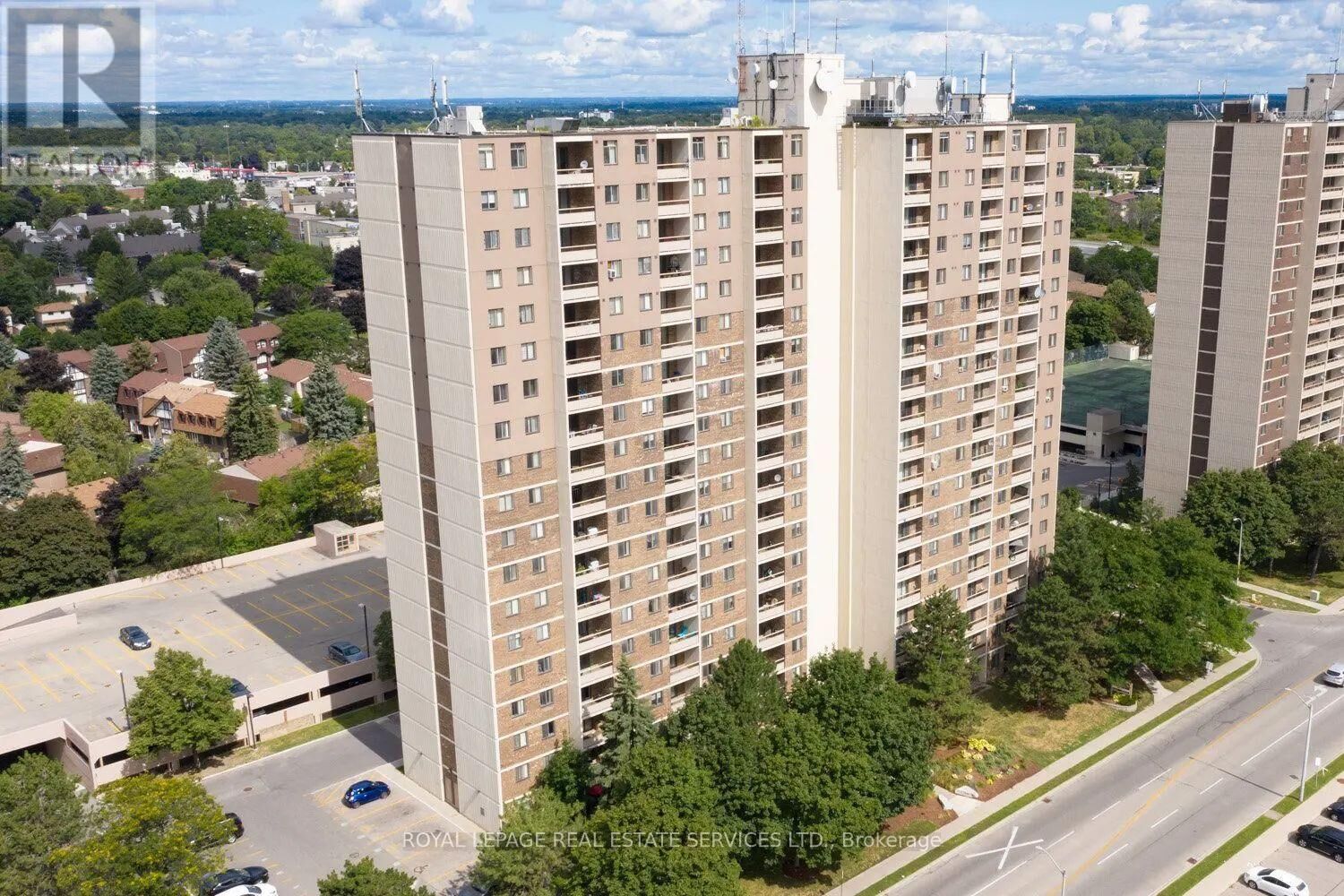Property Photo:  1 Cedarwoods Crescent 1812  ON N2C 2L8 