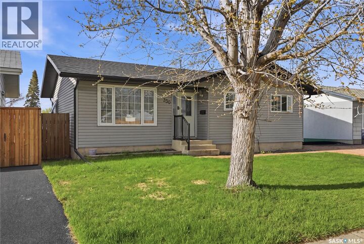 Property Photo: 330 Devonshire Crescent SK S7L 5V8