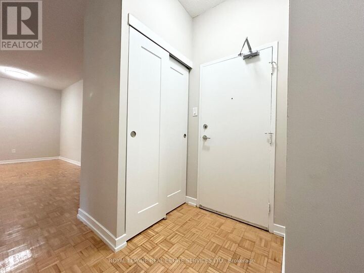 Property Photo:  16 Cedarwoods Crescent 1101  ON N2C 2L4 
