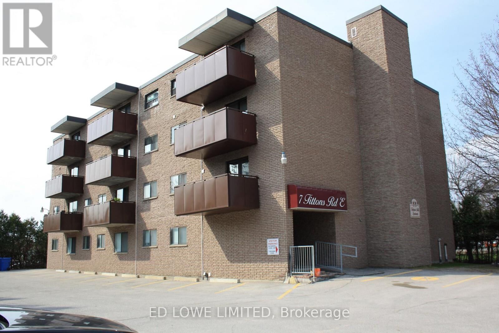 Property Photo:  7 Fittons Road East 401  ON L3V 5E8 
