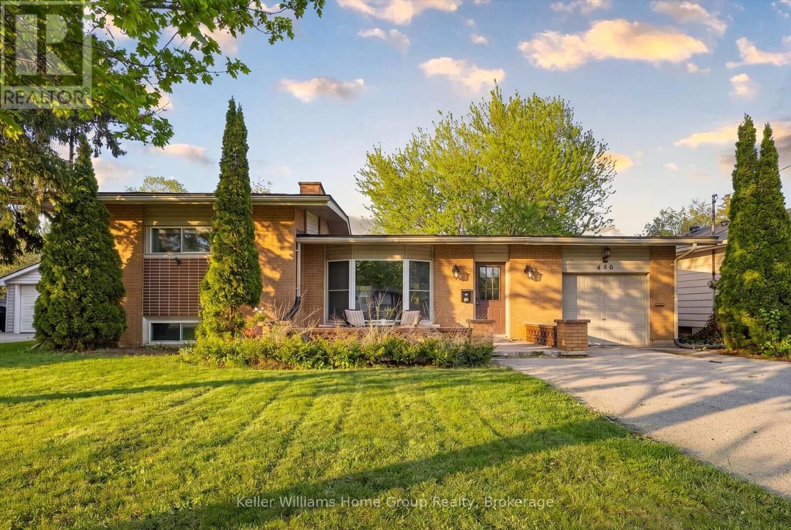 Property Photo:  490 Garafraxa Street East  ON N1M 1E5 