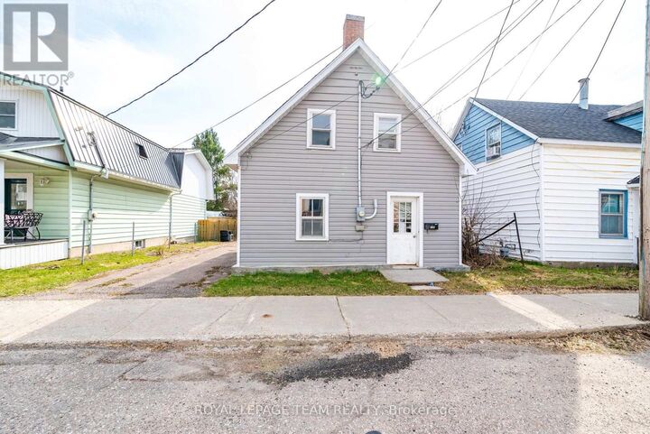 Property Photo:  42 Bonnechere Street South  ON K7V 1Z1 