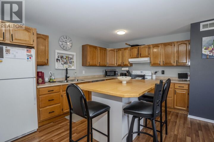 Property Photo:  1946 Home Ave  ON P7E 3C4 