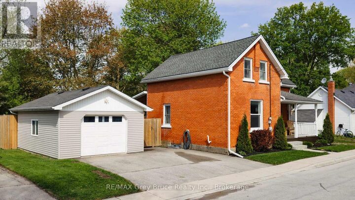 Property Photo: 230 2nd Avenue Southeast ON N0G 1L0