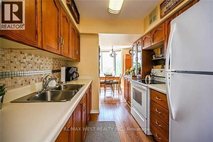 Property Photo: 200 Limeridge Road West 406 ON L9C 2V4
