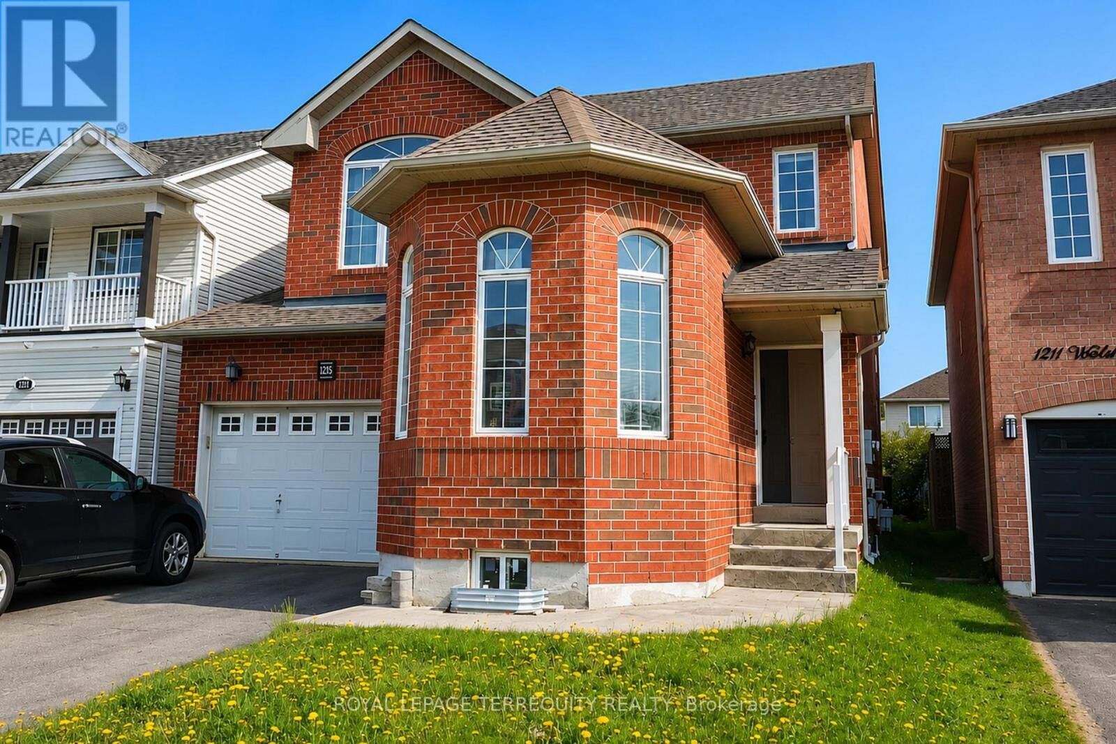Property Photo: 1215 Wadebridge Crescent Upper ON L1K 2V5