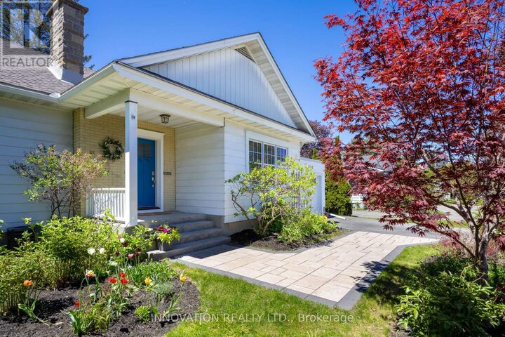 Property Photo:  2382 Alta Vista Drive  ON K1H 7N1 