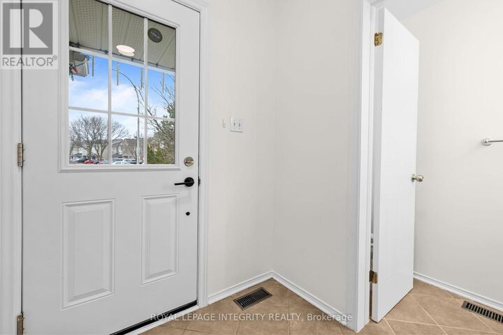Property Photo: 9 Flowertree Crescent ON K2M 2R6