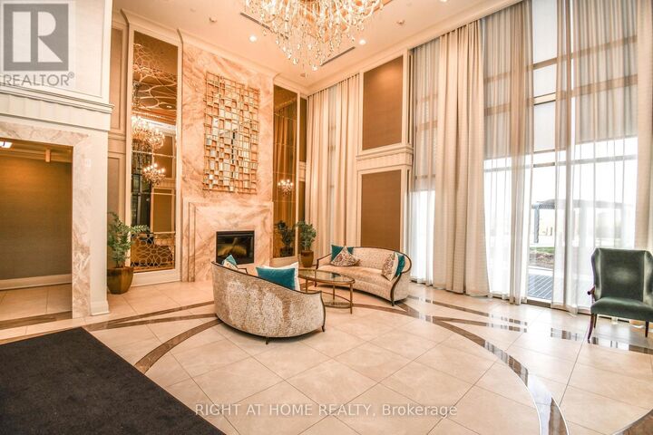 Property Photo:  9085 Jane Street 811  ON L4K 5P1 