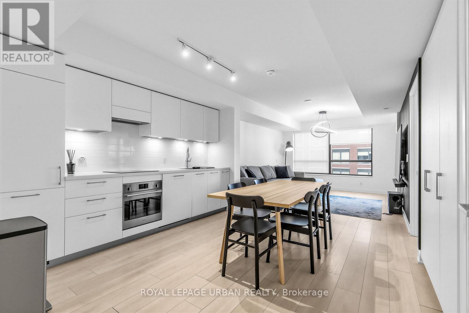 Property Photo: 33 Frederick Todd Way 505 ON M1S 2K2