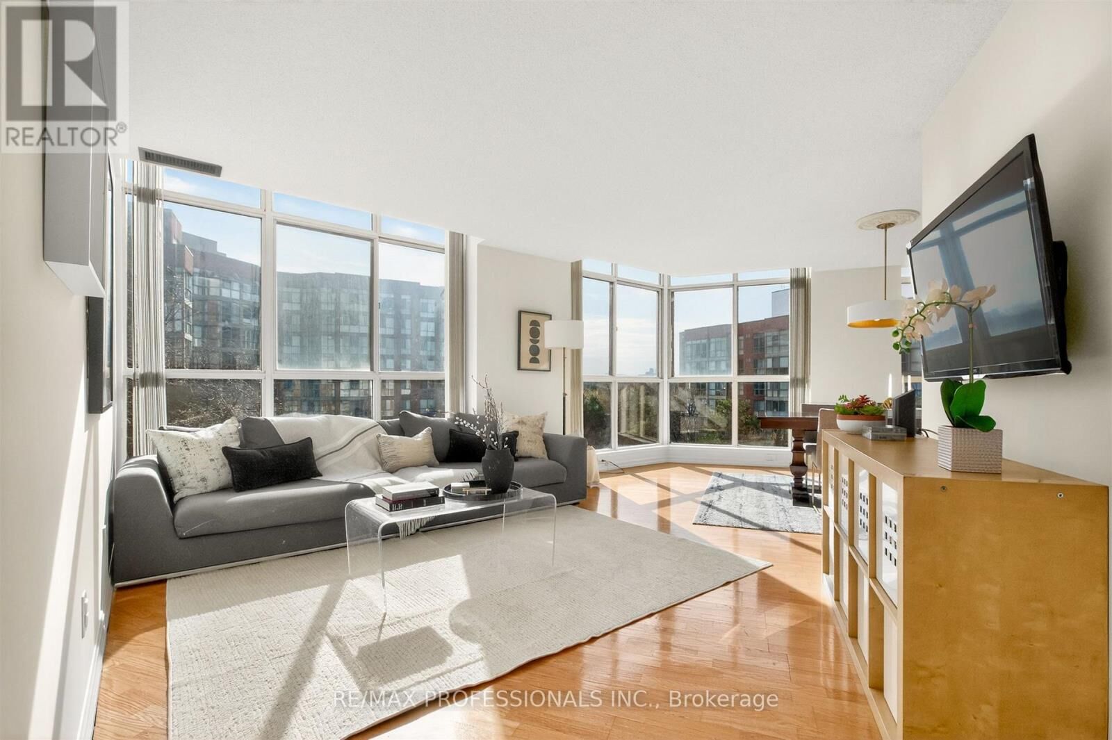 Property Photo: 20 Southport Street 620 ON M6S 4Y8