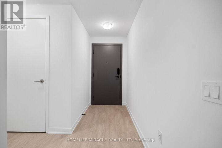 Property Photo:  634 Church Street 4101  ON M4Y 0G9 