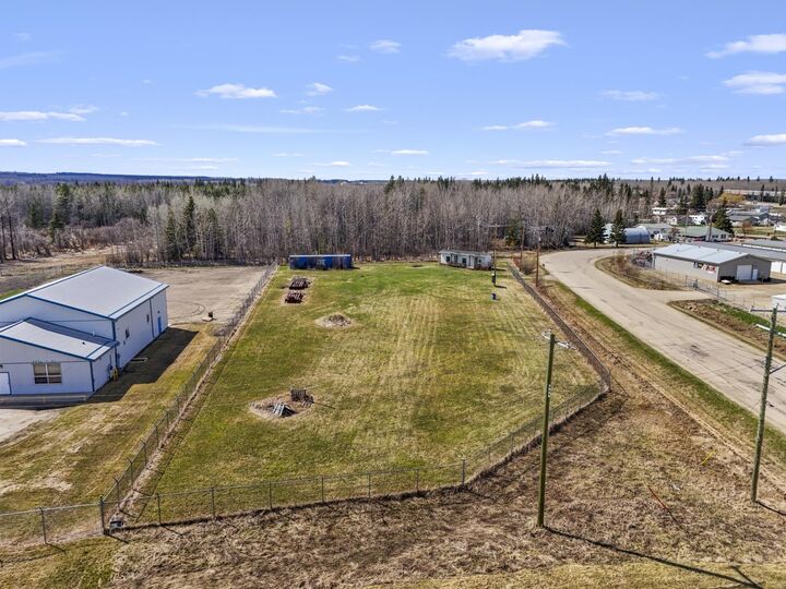 Property Photo:  5107  45 Ave  AB T0E 0S0 