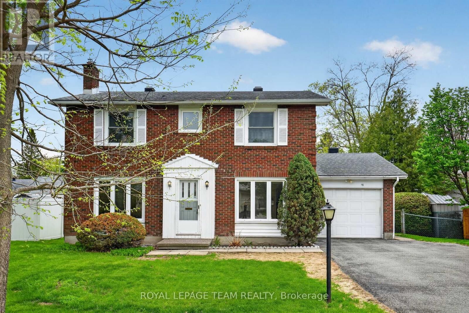 Property Photo: 16 Parkglen Drive ON K2G 3G9