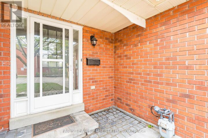 Property Photo:  165 Kozlov Street 64  ON L4N 7M7 